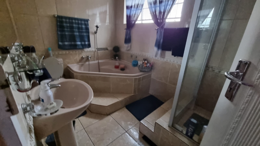 3 Bedroom Property for Sale in Potchefstroom South North West